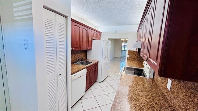 Foto del edificio - 1200 SW 124th Terrace