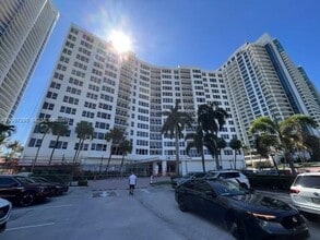 Building Photo - 3505 S Ocean Dr
