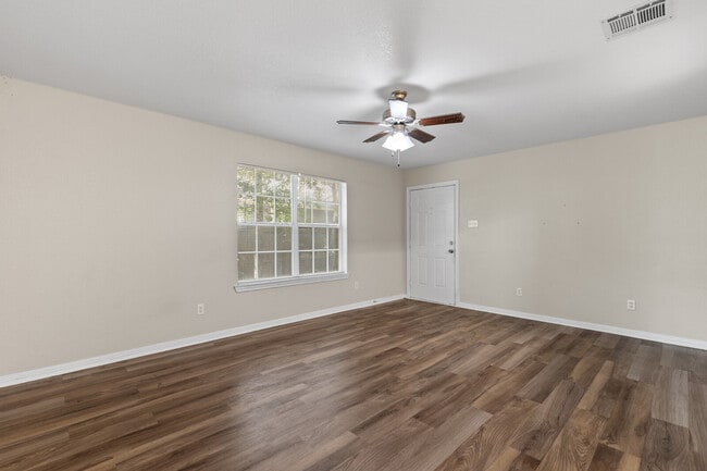 Building Photo - 217 E Craven Ave