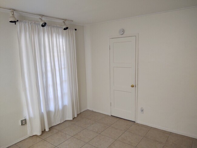 Foto del edificio - 4051 Promontory St