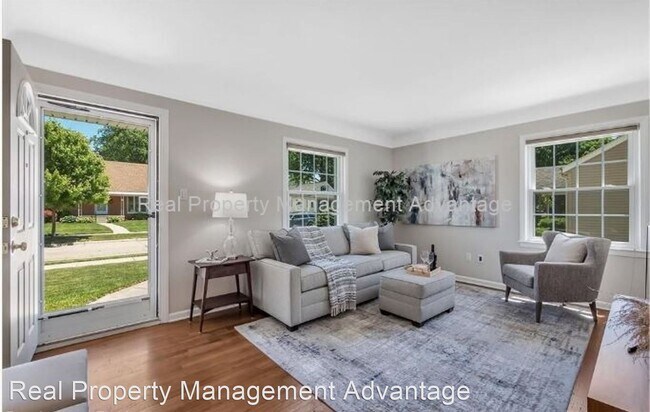 Building Photo - 2 br, 1 bath House - 346 S. Gargantua Ave.