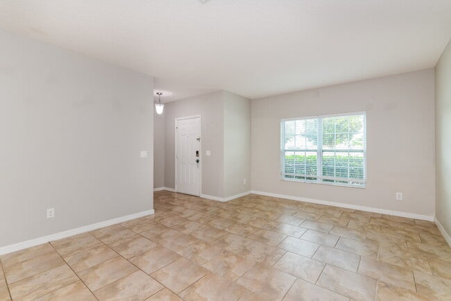 Building Photo - 346 Vitoria Rd