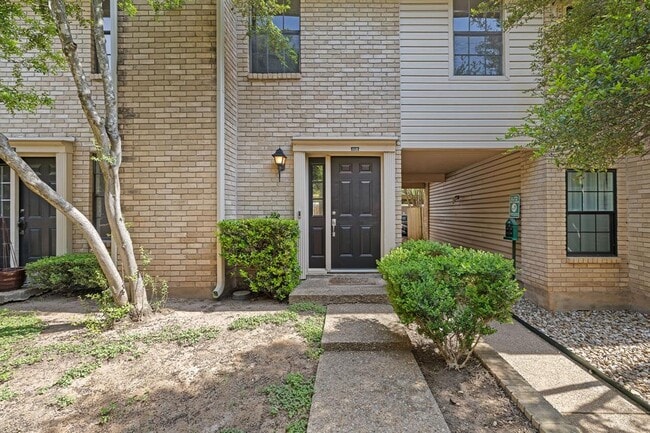 Foto del edificio - 8400 Jamestown Dr