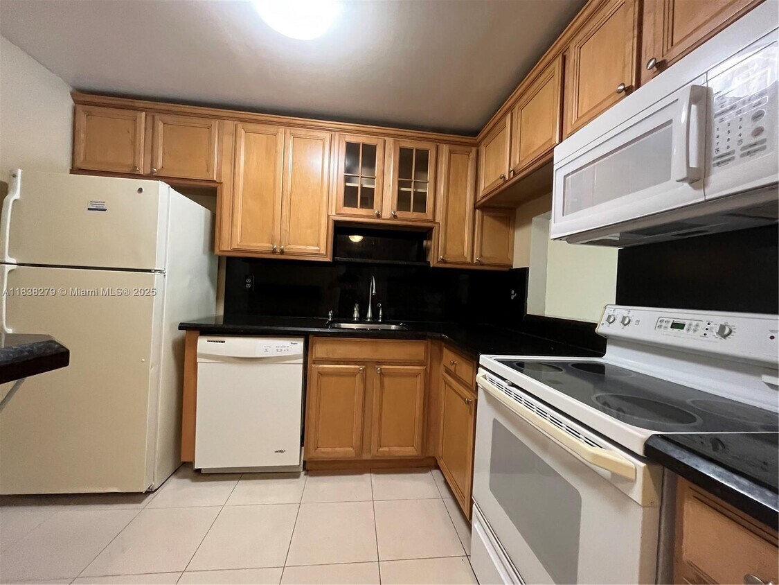 Foto principal - 4324 NW 9th Ave