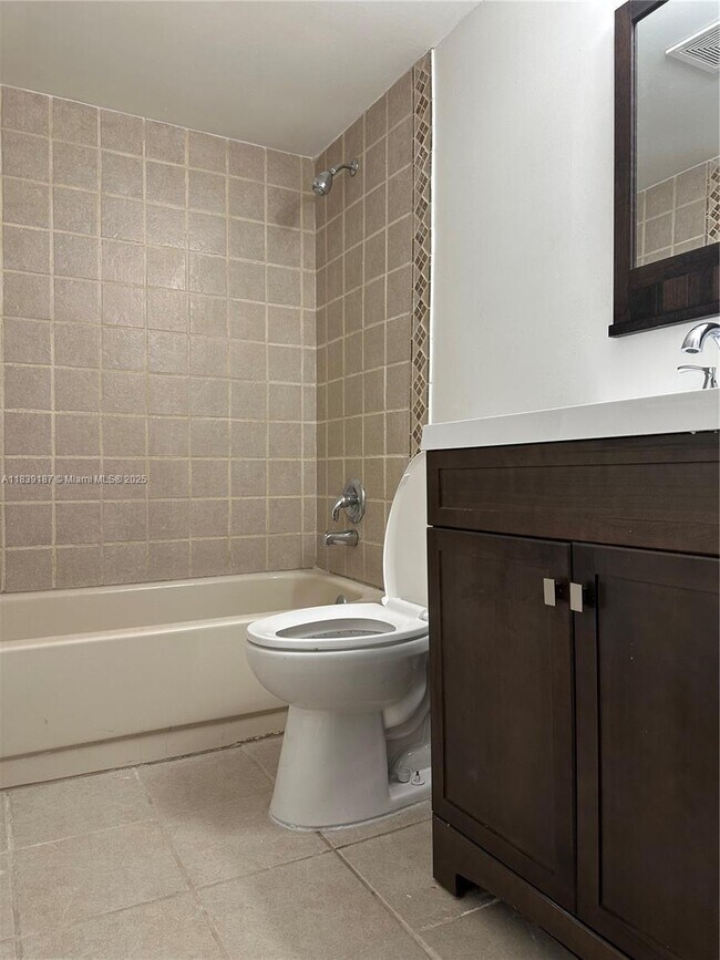 Foto del edificio - 801 Meadows Cir