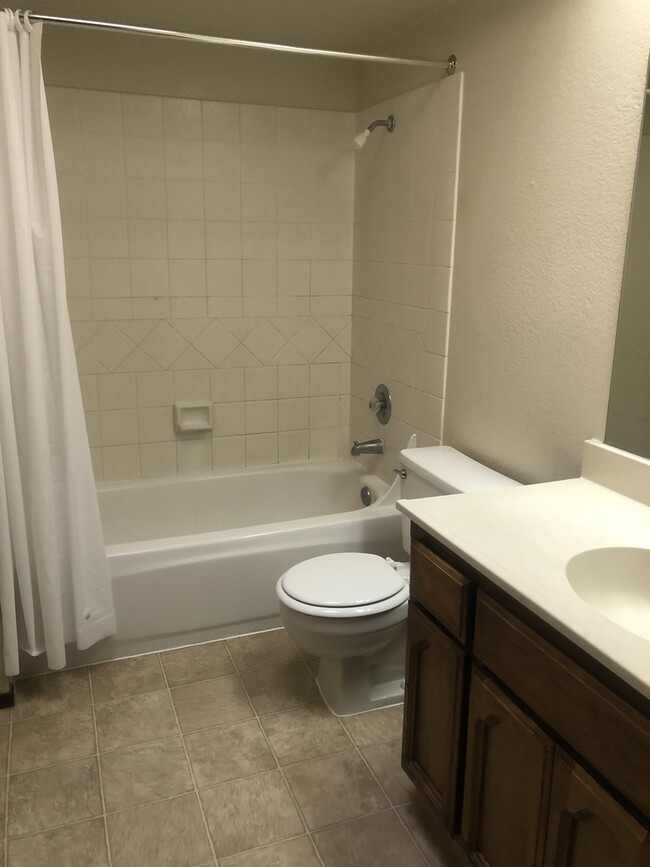 Foto del edificio - 2348 Laurel Cir