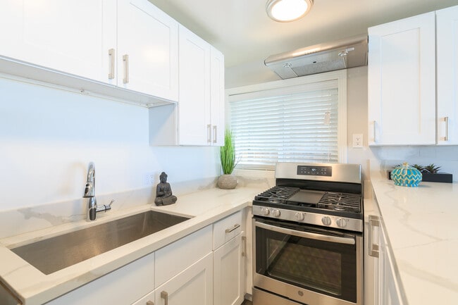 Interior Photo - 1836 THE STRAND, HERMOSA