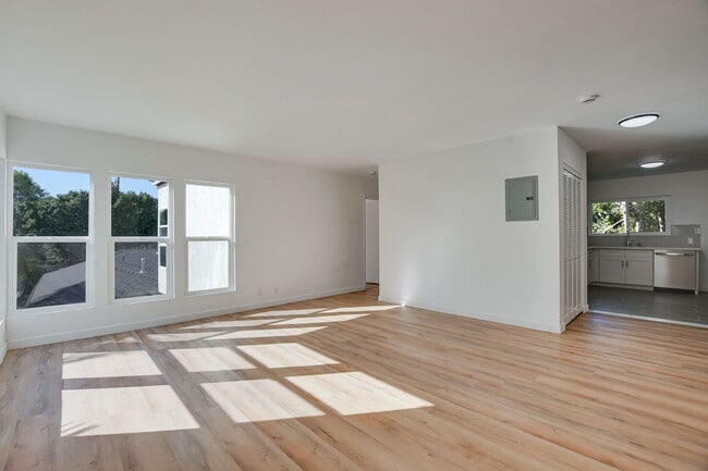 Building Photo - 2005 21st St