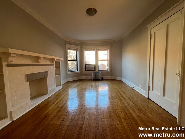 Building Photo - 809 W Cornelia Ave