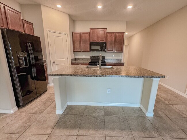 Building Photo - "Charming 3-Bedroom Home with Elegant Granite Touches in Wimauma!" Community pool! Fitness center...