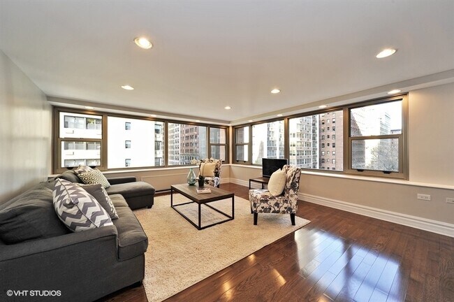 Foto del edificio - 247 E Chestnut St