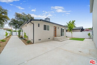Building Photo - 6835 Yolanda Ave