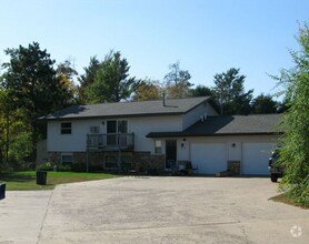 Building Photo - 3223-3223 Wanta Dr