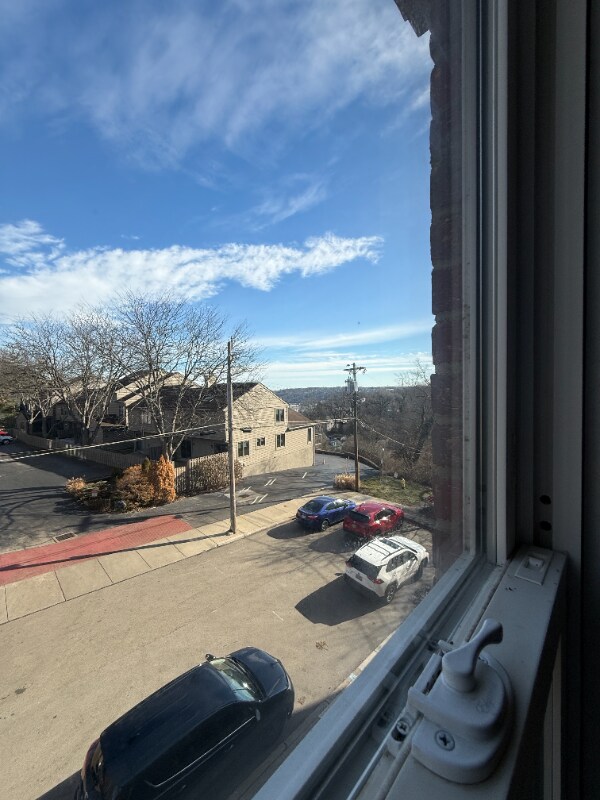 Foto del edificio - 2621 Cleinview Ave