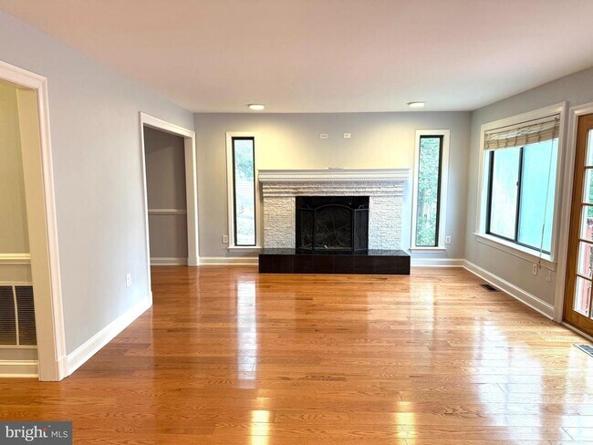 Foto del edificio - 7811 Wendy Ridge Ln