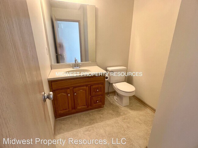 Building Photo - 3 br, 2.5 bath House - 1010 Renee Lynde #D
