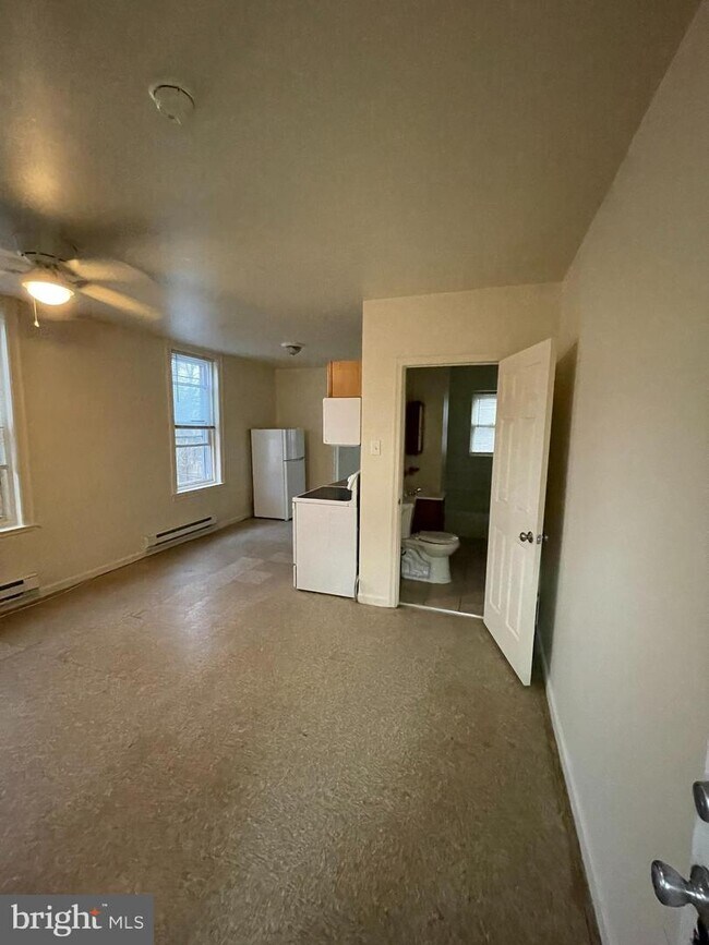 Building Photo - 1103 Lindley Ave