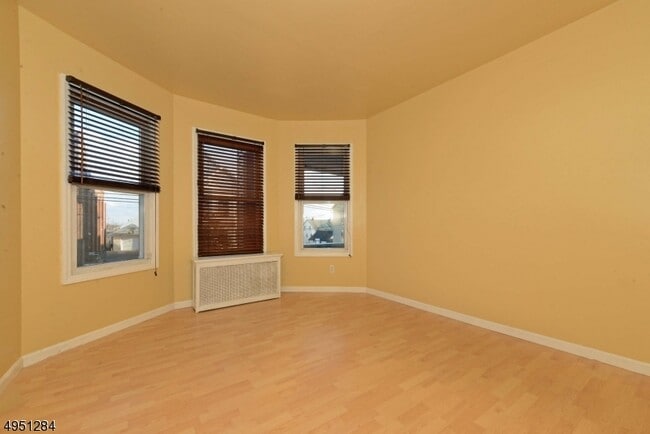 Building Photo - 263 N 7th St