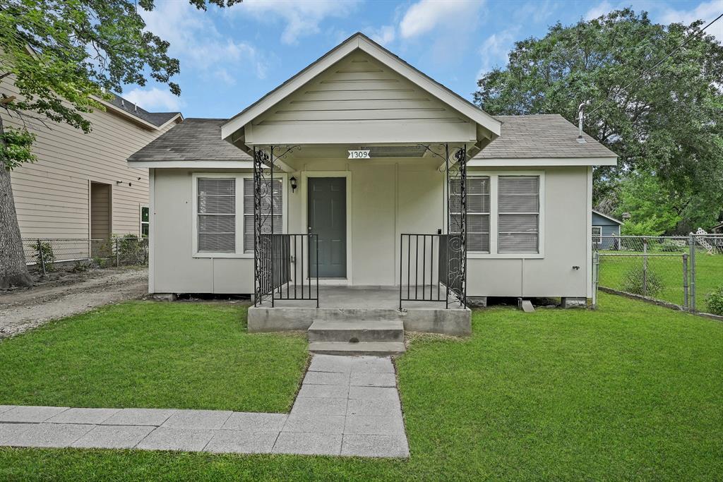 Primary Photo - 1309 Norham St