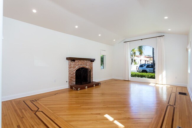 Building Photo - Restored 1928 Spanish in the Heart of Kensington