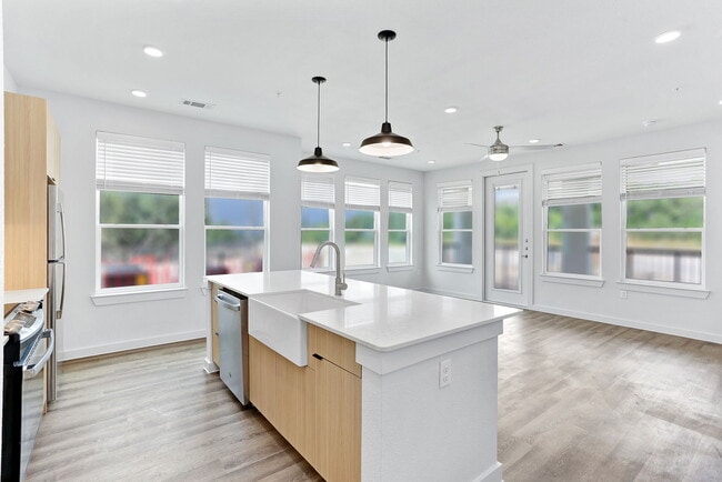 Building Photo - The Reserve at Alamo Ranch