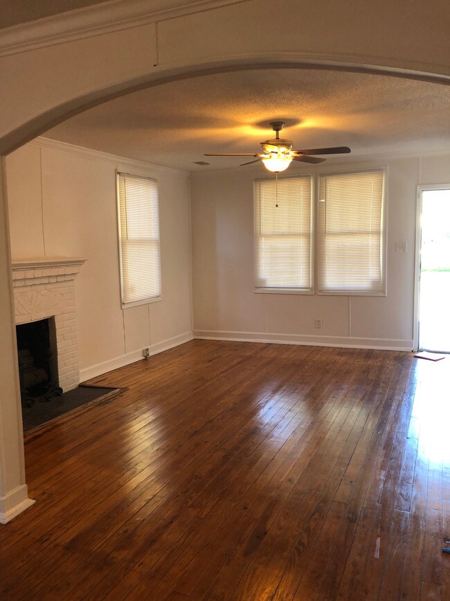 Building Photo - 721 W 47th St