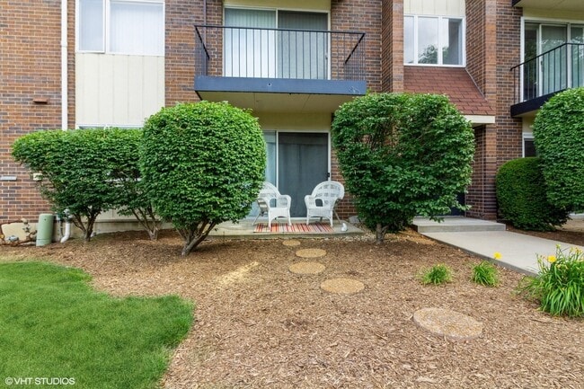 Building Photo - 5S 66 Pebblewood Ln