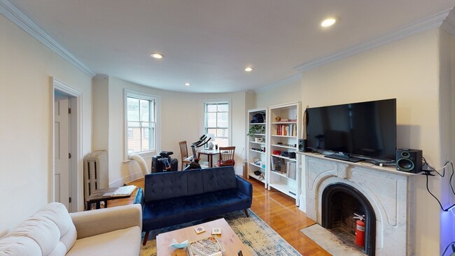 Building Photo - 6 Brimmer St