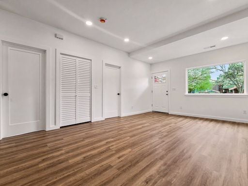 Building Photo - AVAILABLE NOW! Bright and Modern Home with High Ceilings and Premium Upgrades in the Columbia Cit...
