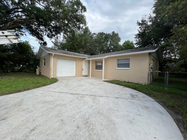 Building Photo - 104 INWOOD CR BRANDON, FL 33510