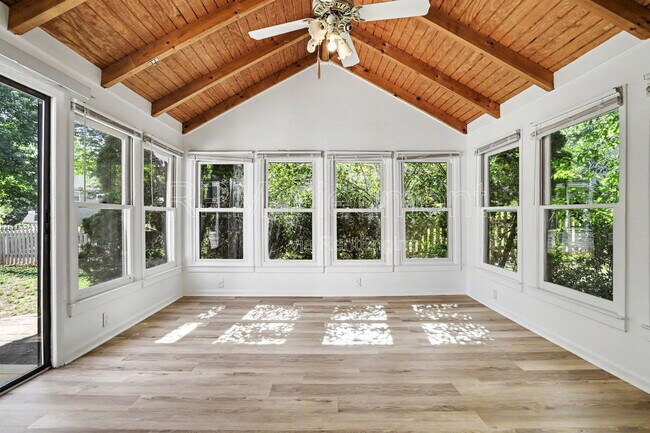 Foto del edificio - 10475 Willow View Cir