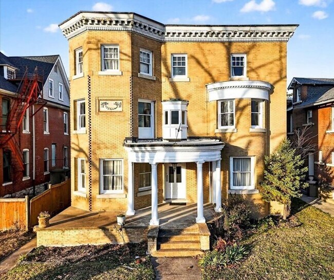 Foto del edificio - 5103 Waterman Blvd