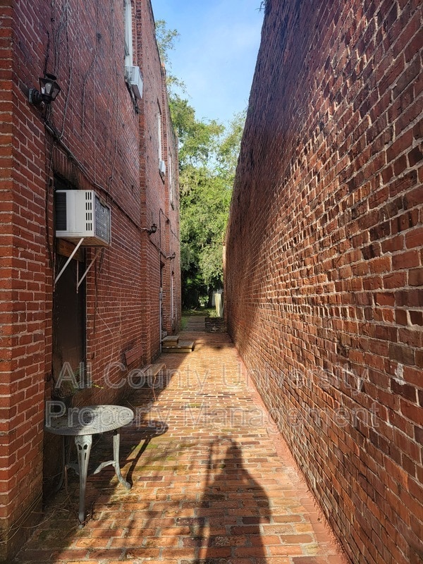 Building Photo - 112 NE 1st St