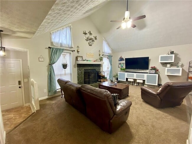 Photo - 1095 Mountain Springs Dr House