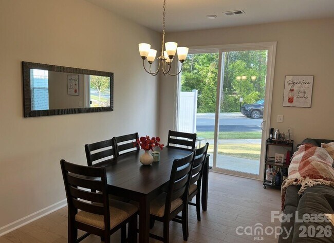 Foto del edificio - 6021 Caprera Wy