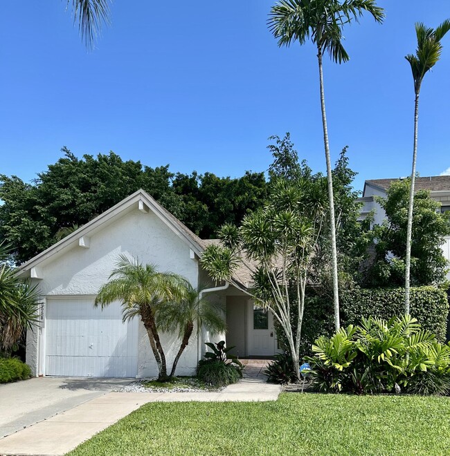 Building Photo - 6668 Canary Palm Cir