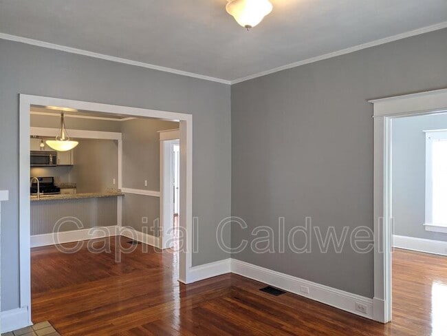 Foto del edificio - 304 E Hanna Ave