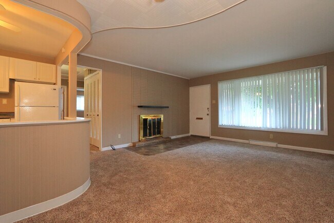 Building Photo - Charming 3 Bedroom 1 Bathroom Home