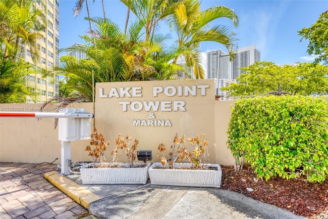 Foto del edificio - 100 Golden Isles Dr