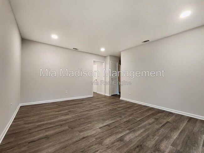 Building Photo - 111 E Mell St
