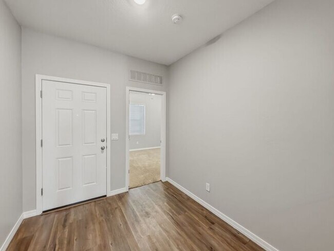 Building Photo - Spacious 4 Bedroom, 3 Bathroom home in Litchfield Park!