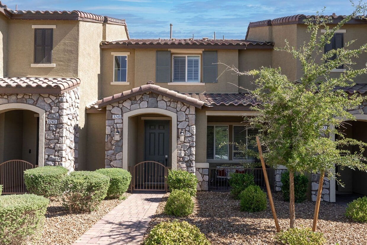 Primary Photo - 3245 Montage Dr