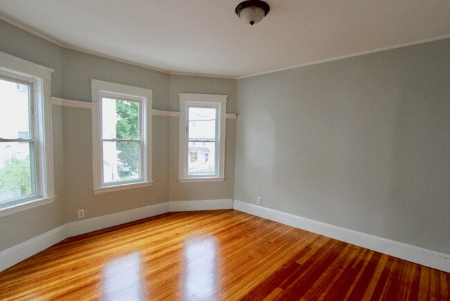 Building Photo - 137 Pleasant St