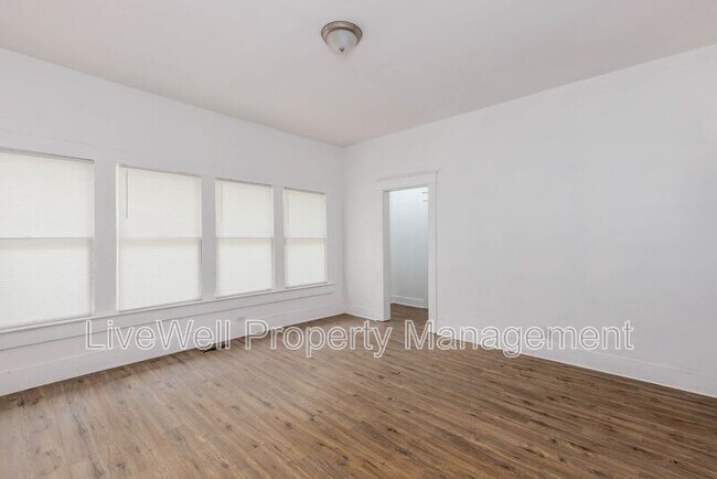 Building Photo - 404 12th St SW
