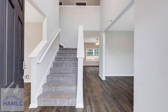 Foto del edificio - 12 Trask Cir