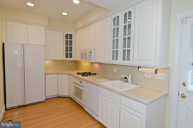 Building Photo - 103 N Brook Ln