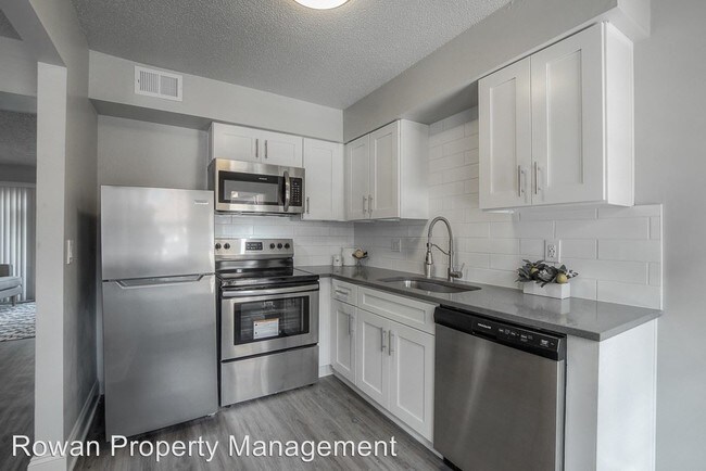 Foto del edificio - 2 br, 1 bath Apartment - 423-427 Maple Blvd.