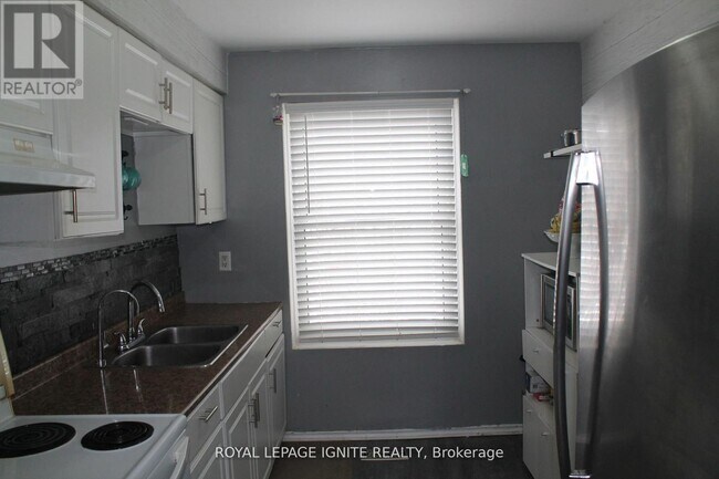 Building Photo - 500 Grey St