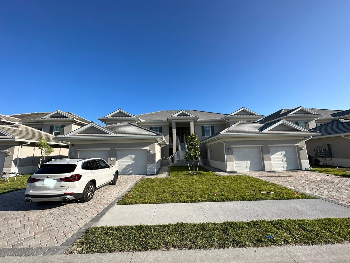 155 Indies Dr E Unit 21201, Naples, FL 34114 Condo for Rent in