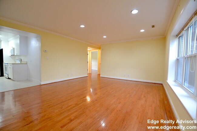 Building Photo - 49 Bellamy St